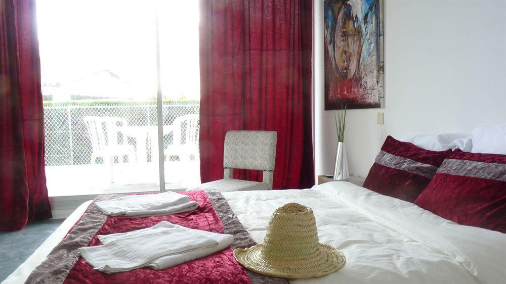 Hotel Sable Et Soleil - Port, Plage Et Jacuzzi Prive Fréjus Zewnętrze zdjęcie