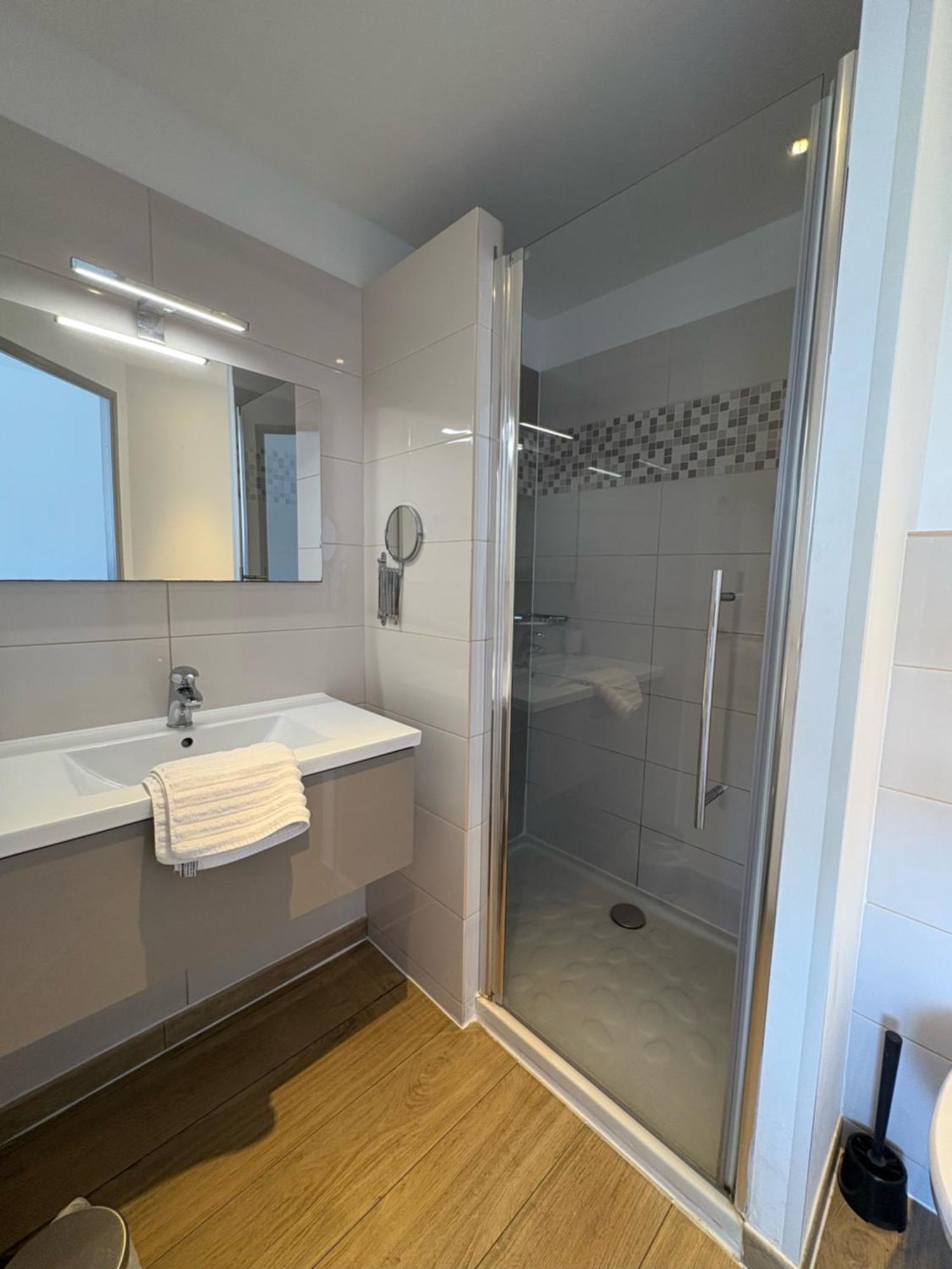Hotel Sable Et Soleil - Port, Plage Et Jacuzzi Prive Fréjus Zewnętrze zdjęcie