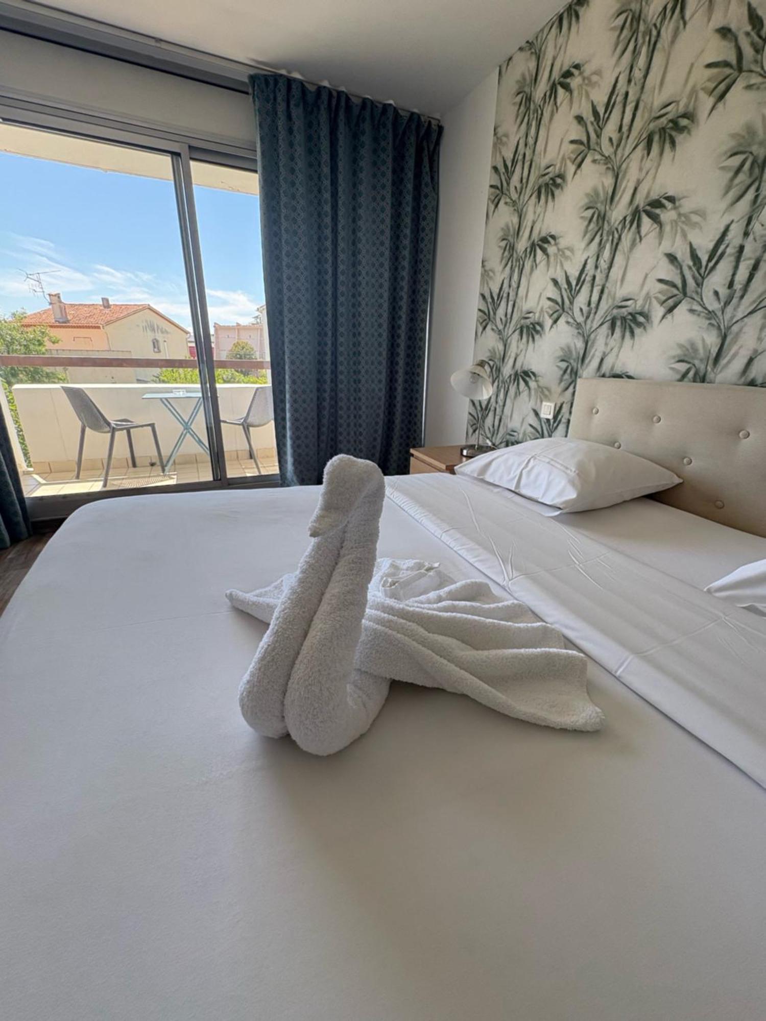 Hotel Sable Et Soleil - Port, Plage Et Jacuzzi Prive Fréjus Zewnętrze zdjęcie