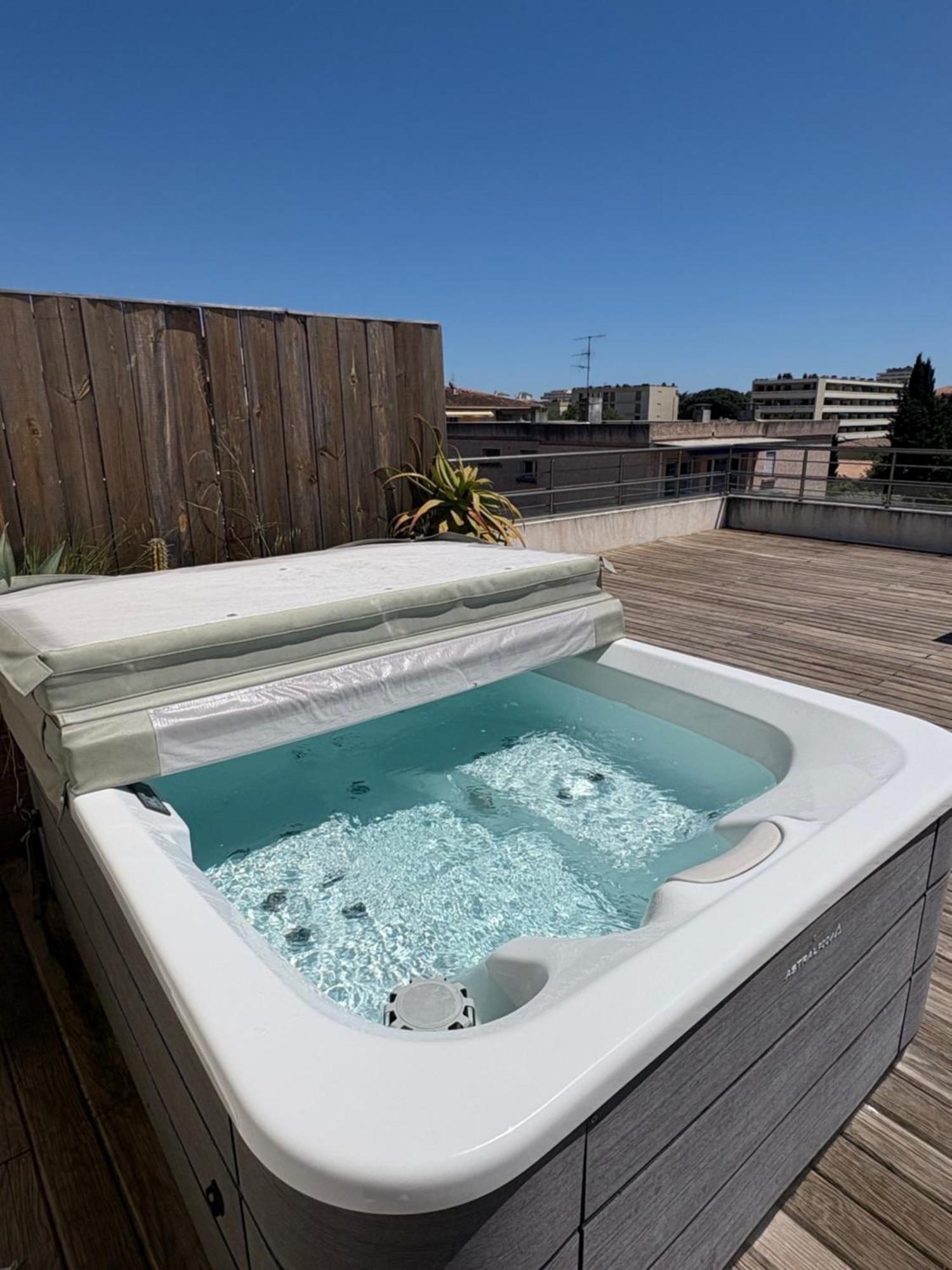 Hotel Sable Et Soleil - Port, Plage Et Jacuzzi Prive Fréjus Zewnętrze zdjęcie