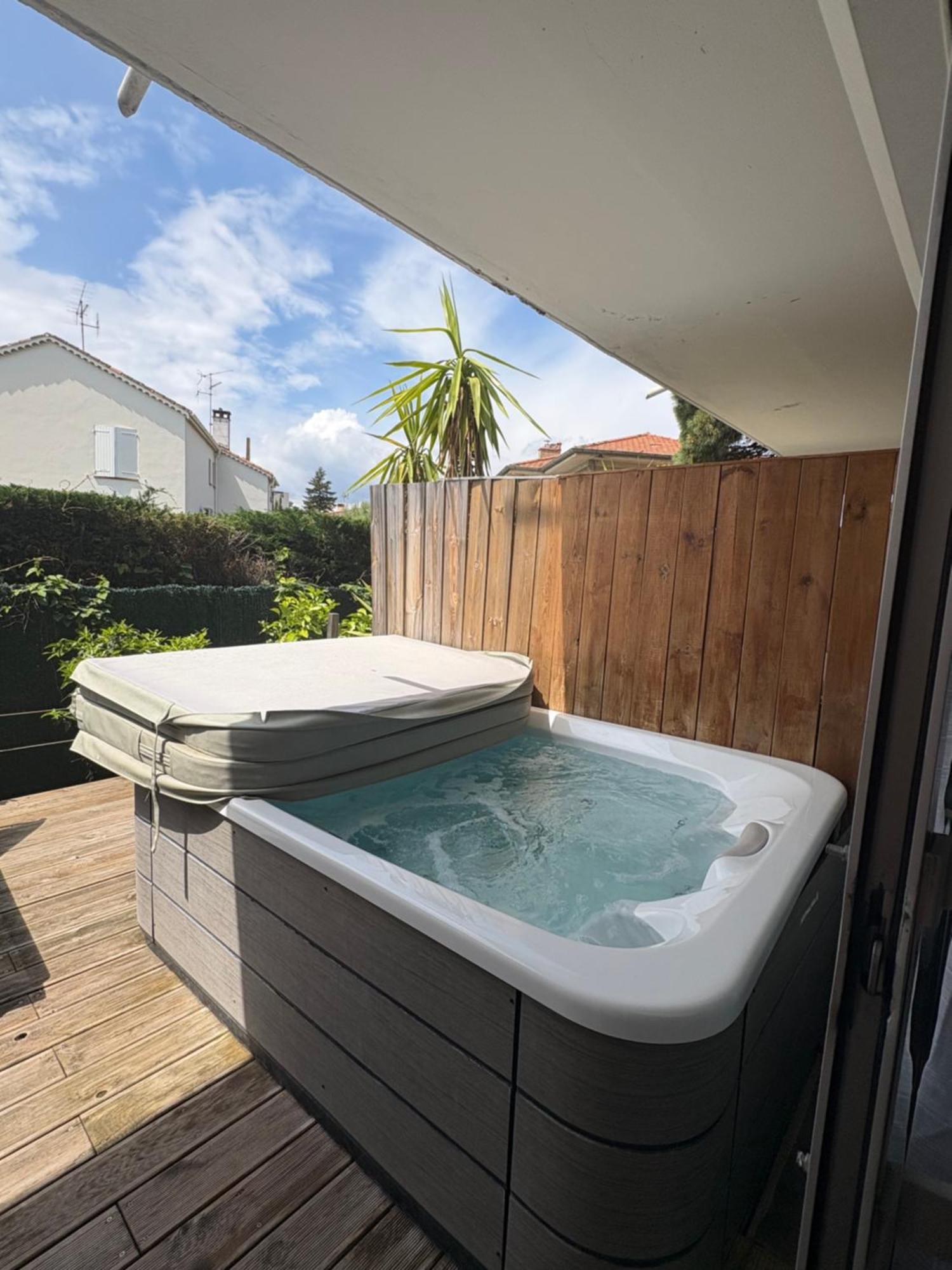 Hotel Sable Et Soleil - Port, Plage Et Jacuzzi Prive Fréjus Zewnętrze zdjęcie