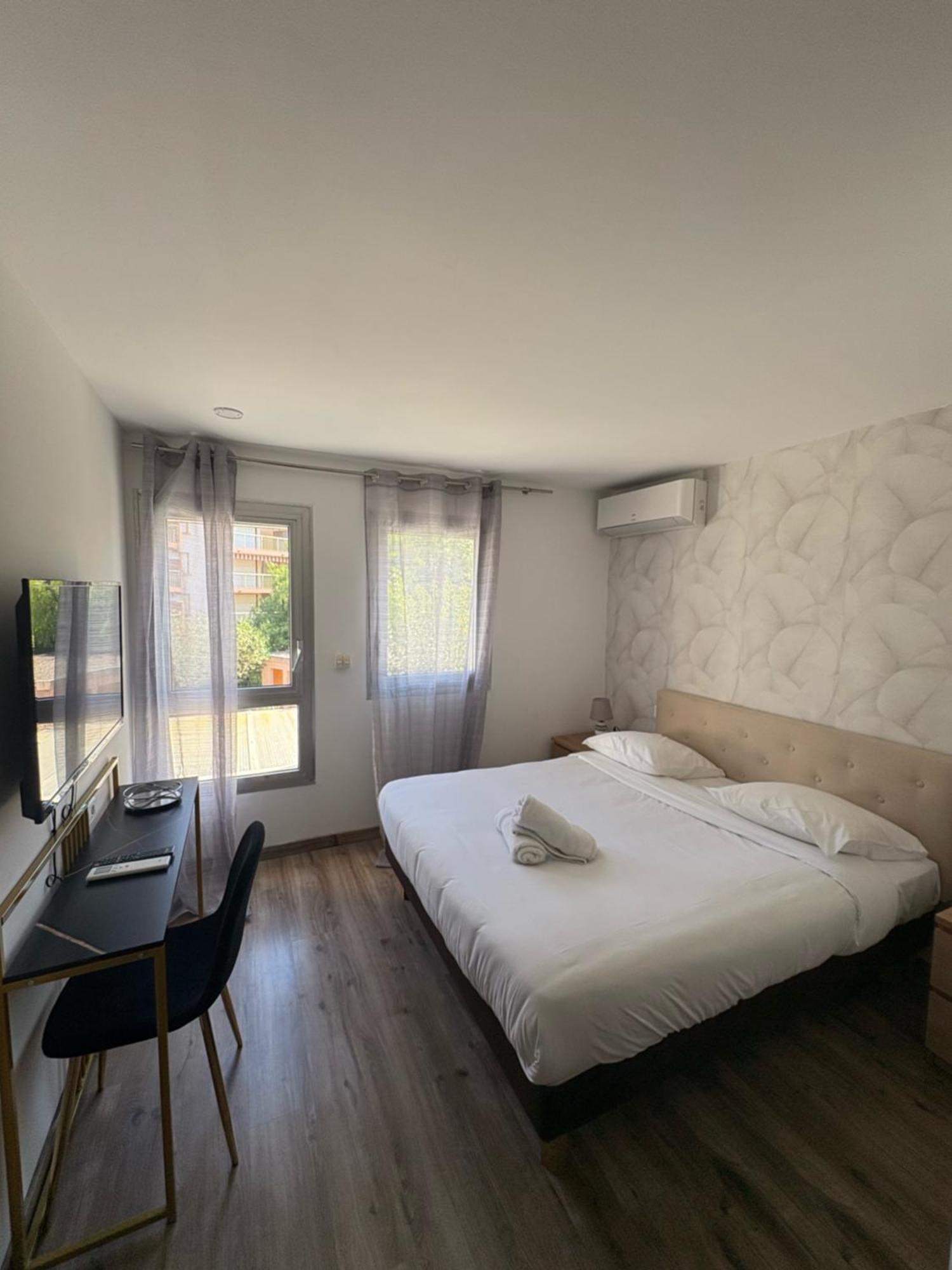 Hotel Sable Et Soleil - Port, Plage Et Jacuzzi Prive Fréjus Zewnętrze zdjęcie