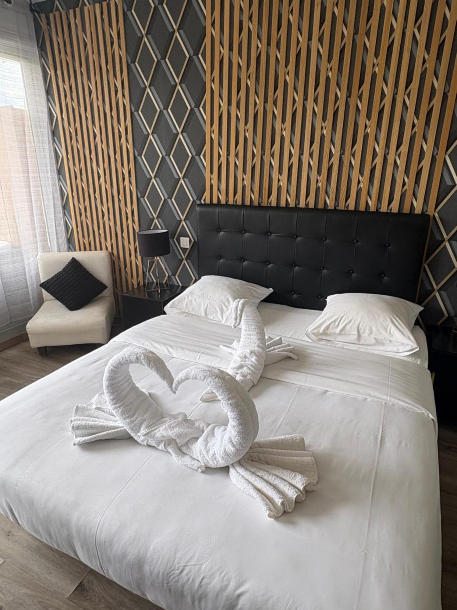 Hotel Sable Et Soleil - Port, Plage Et Jacuzzi Prive Fréjus Zewnętrze zdjęcie