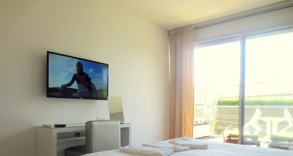 Hotel Sable Et Soleil - Port, Plage Et Jacuzzi Prive Fréjus Zewnętrze zdjęcie