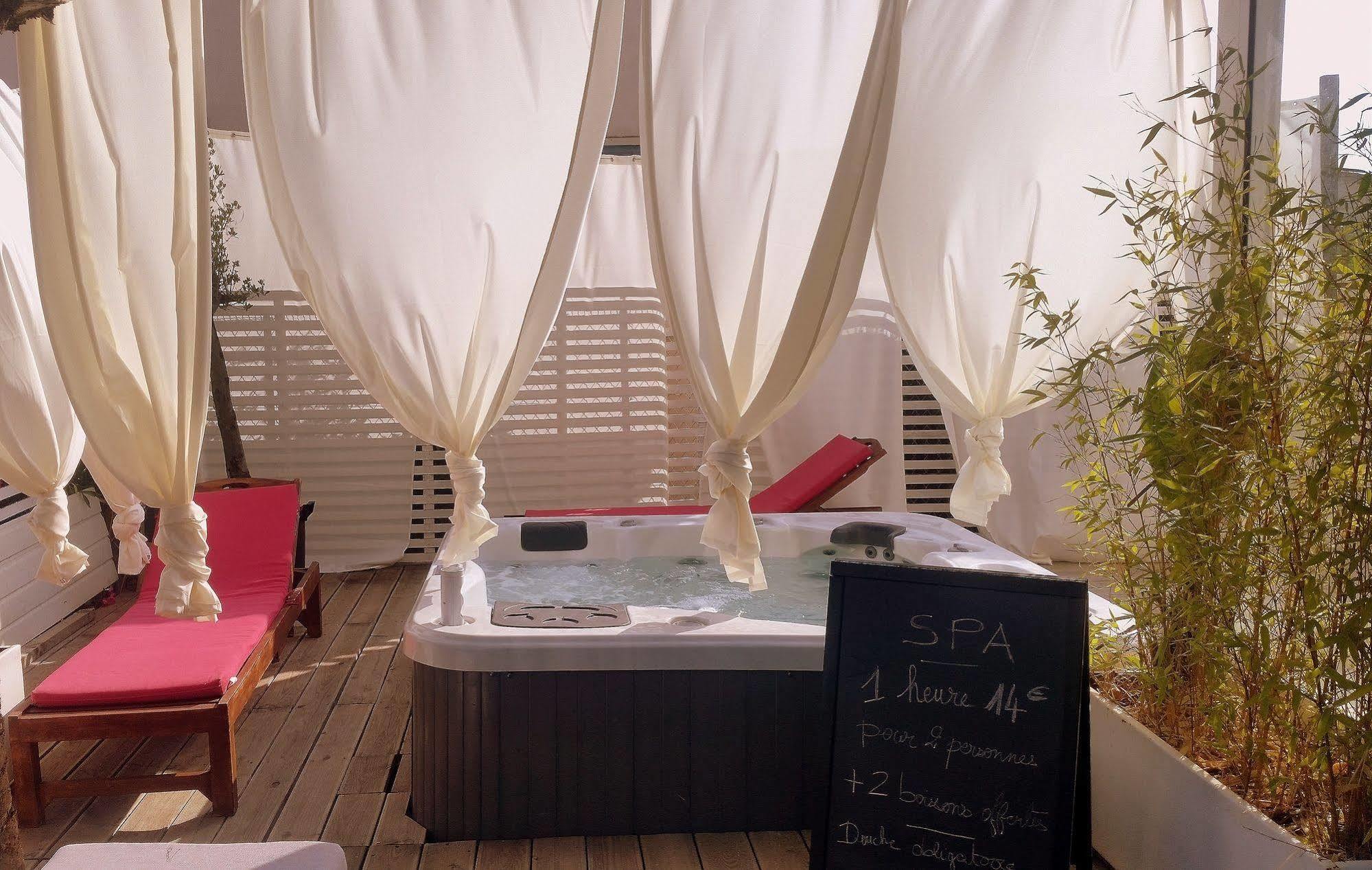 Hotel Sable Et Soleil - Port, Plage Et Jacuzzi Prive Fréjus Zewnętrze zdjęcie